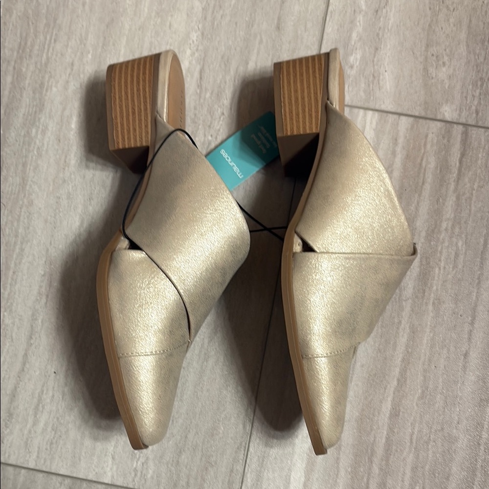 Maurices Cream Mules with V-Cut Vamp - Picture 2 of 3
